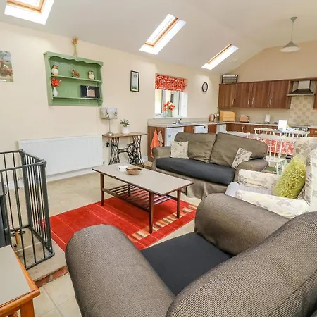 1 Pines Farm Holiday home